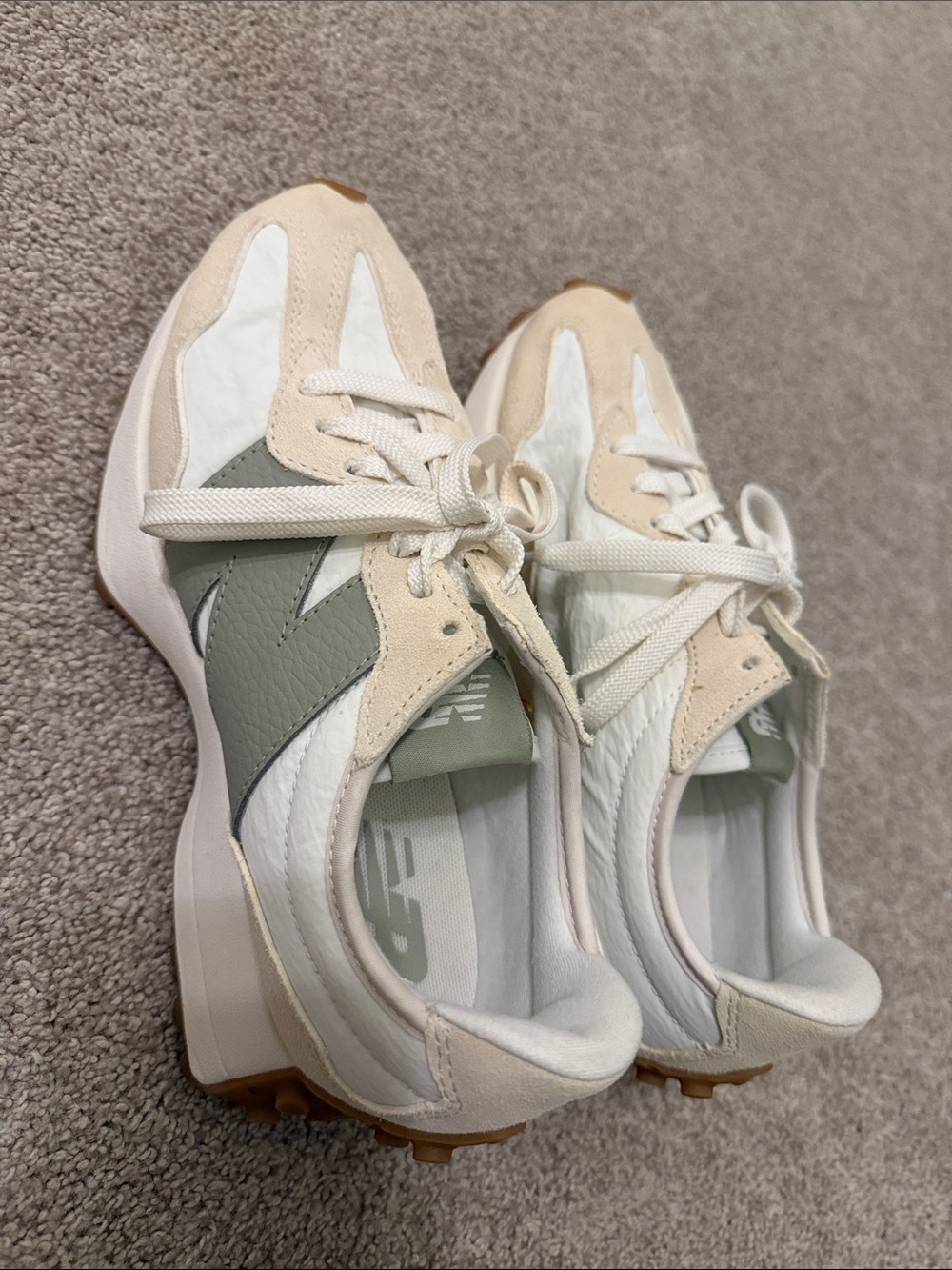 BRAND NEW New Balance 327 sneakers in a cream and beige colorway